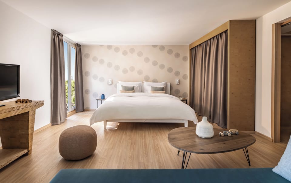 Deluxe Suite, 2 Bedrooms, 2 bedrooms, 1 living room | Minibar, in-room safe, desk, blackout drapes