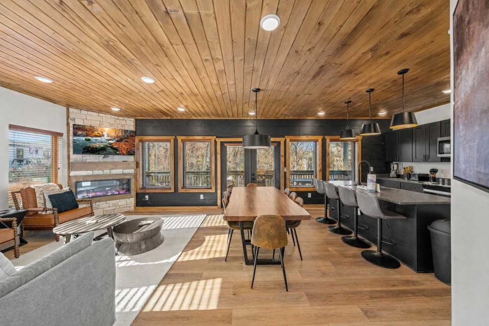 Dining area, living area, and fully stocked kitchen all central and on the main level. 