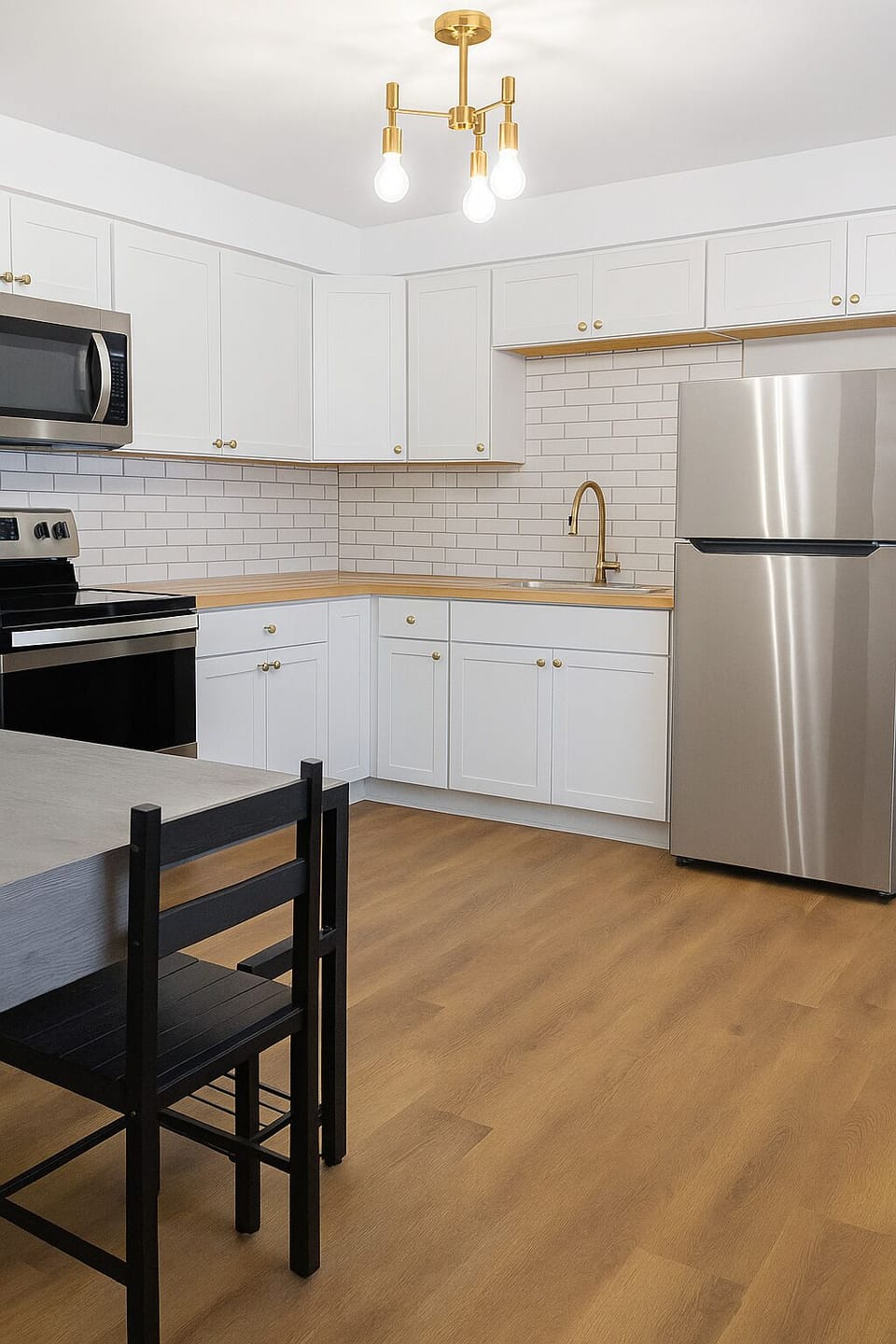 Stocked Kitchen For Everyday Needs. Table for 4.