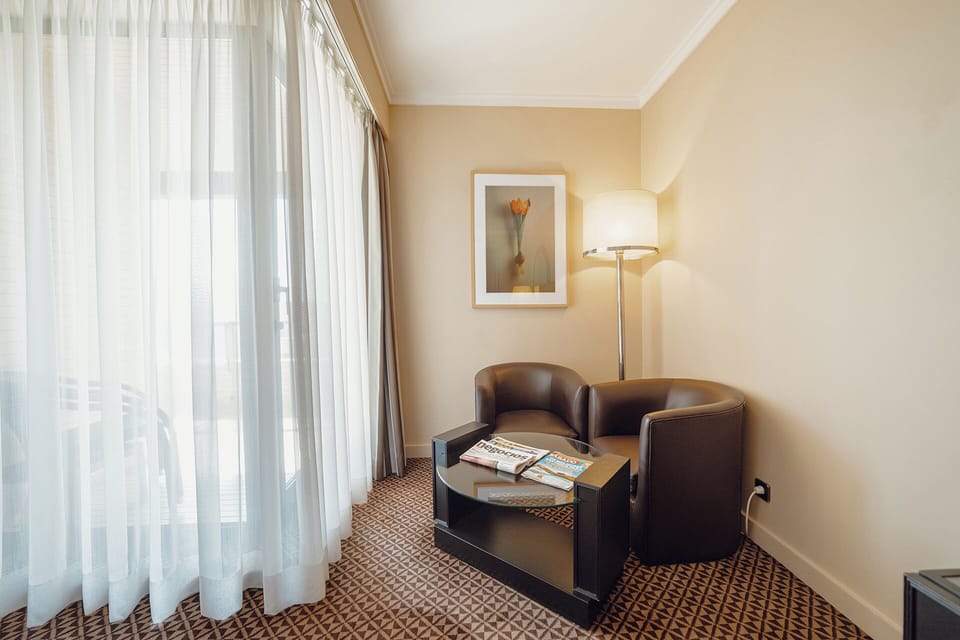 Family Room, Sea View | Minibar, in-room safe, desk, blackout drapes