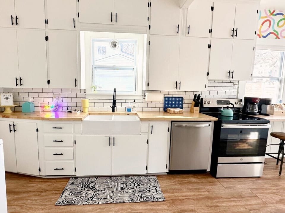 Kitchen with dishwasher