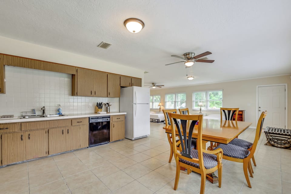 Dining Area | Dishware & Flatware