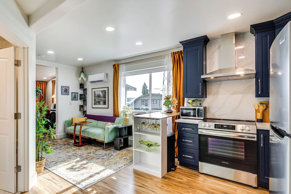 Kitchen | Keurig Coffee Maker | Toaster | Cooking Basics