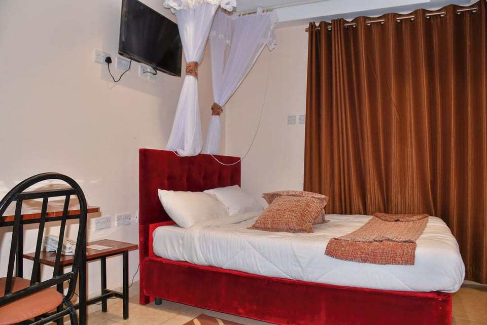 Economy Room | Desk, laptop workspace, free WiFi