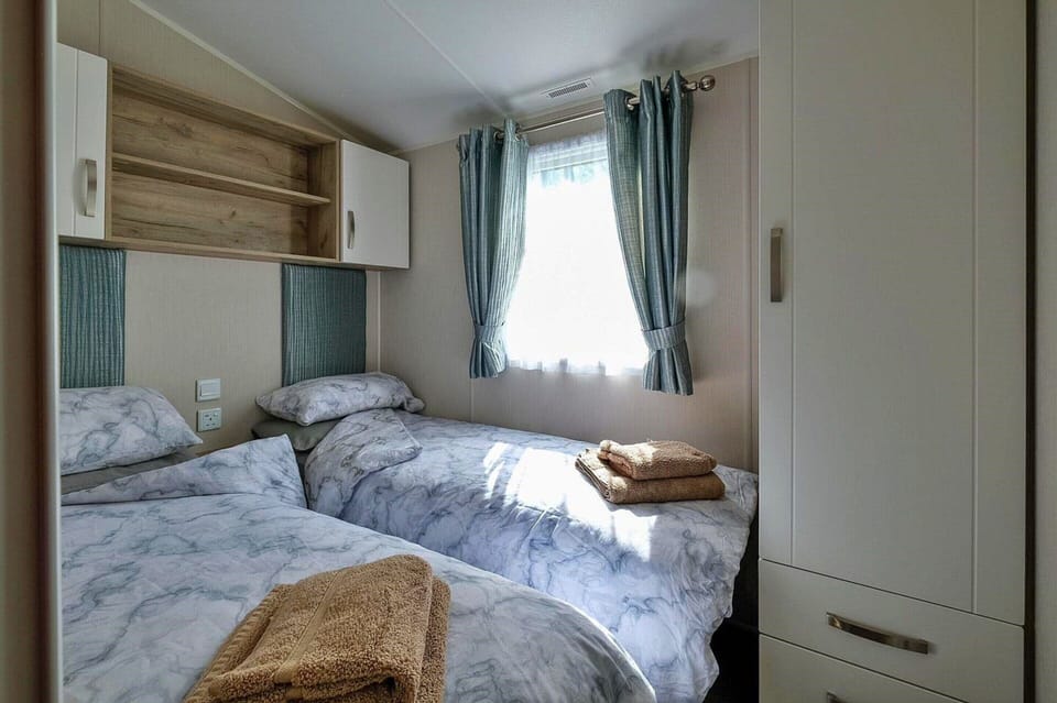 Mobile Home Isle of Wight Near Thorness Bay Campground/ 
RV Resort in New Forest District