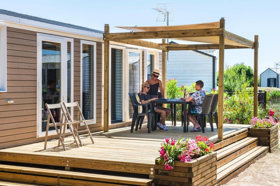Mobile Home | Outdoor dining