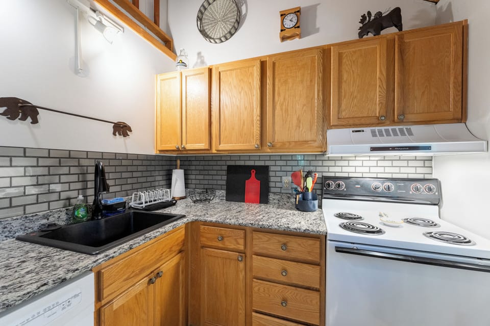 Full Kitchen and large sink | Lower Level