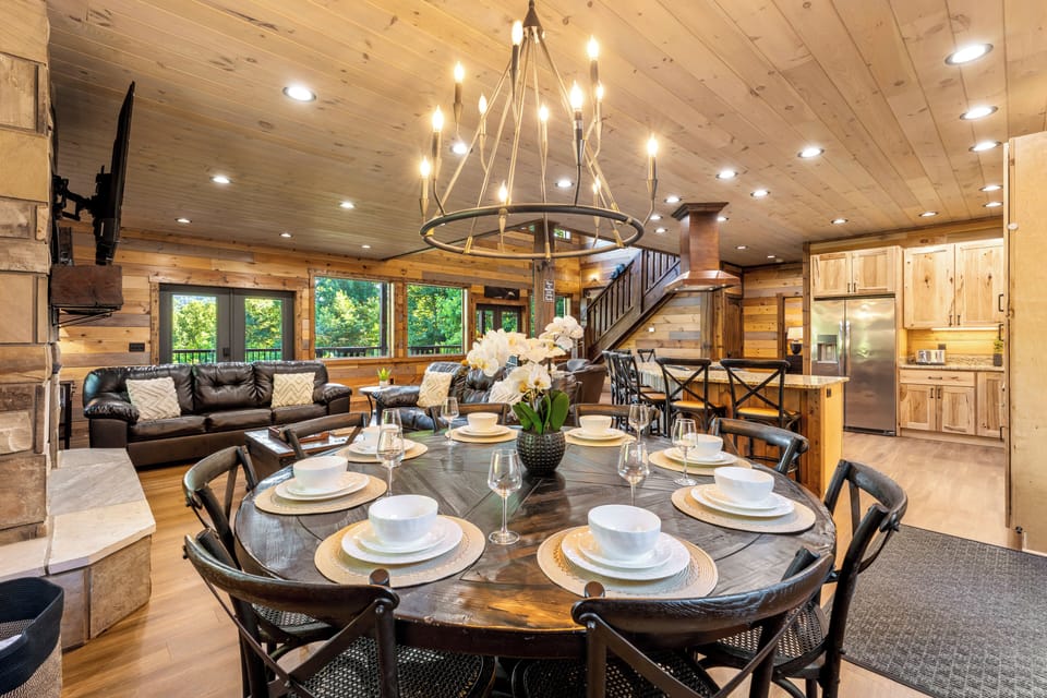Spacious dinner table for 8, plus dining for 6 at the breakfast bar