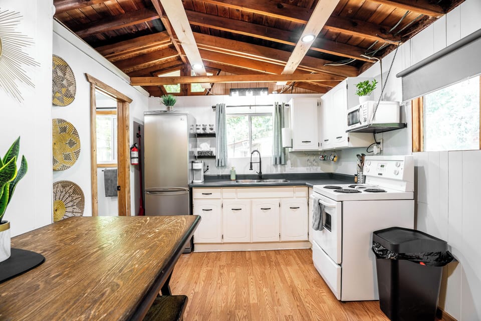 fully equipped kitchen