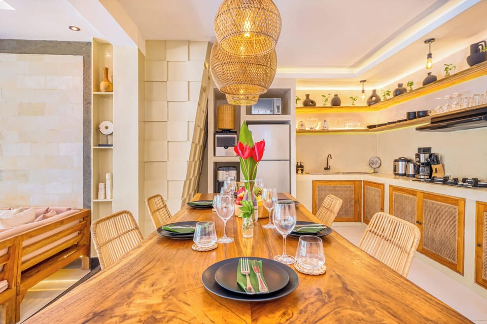 Open concept dining area and kitchen