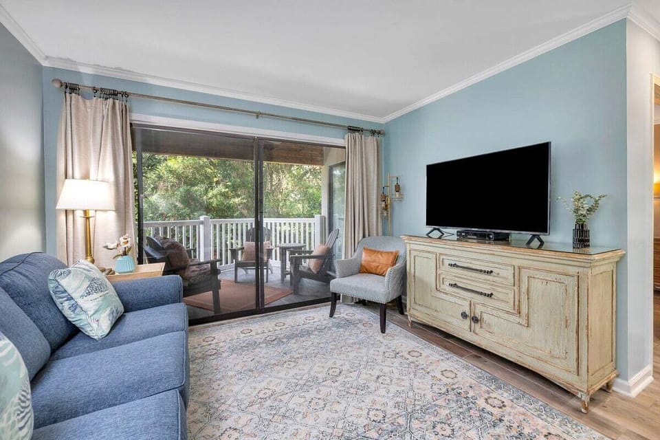 Shipwatch 106 - Living room area with TV