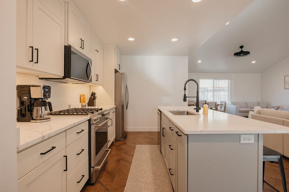 Modern appliances meet cabin charm—perfect for family meals or après-ski snacks