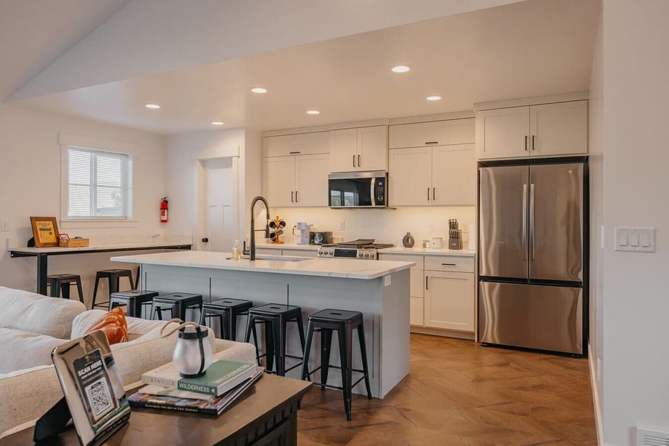 Cook together, eat together—this open kitchen makes mealtime a breeze for busy families
