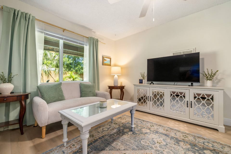 Natural Light in every room!