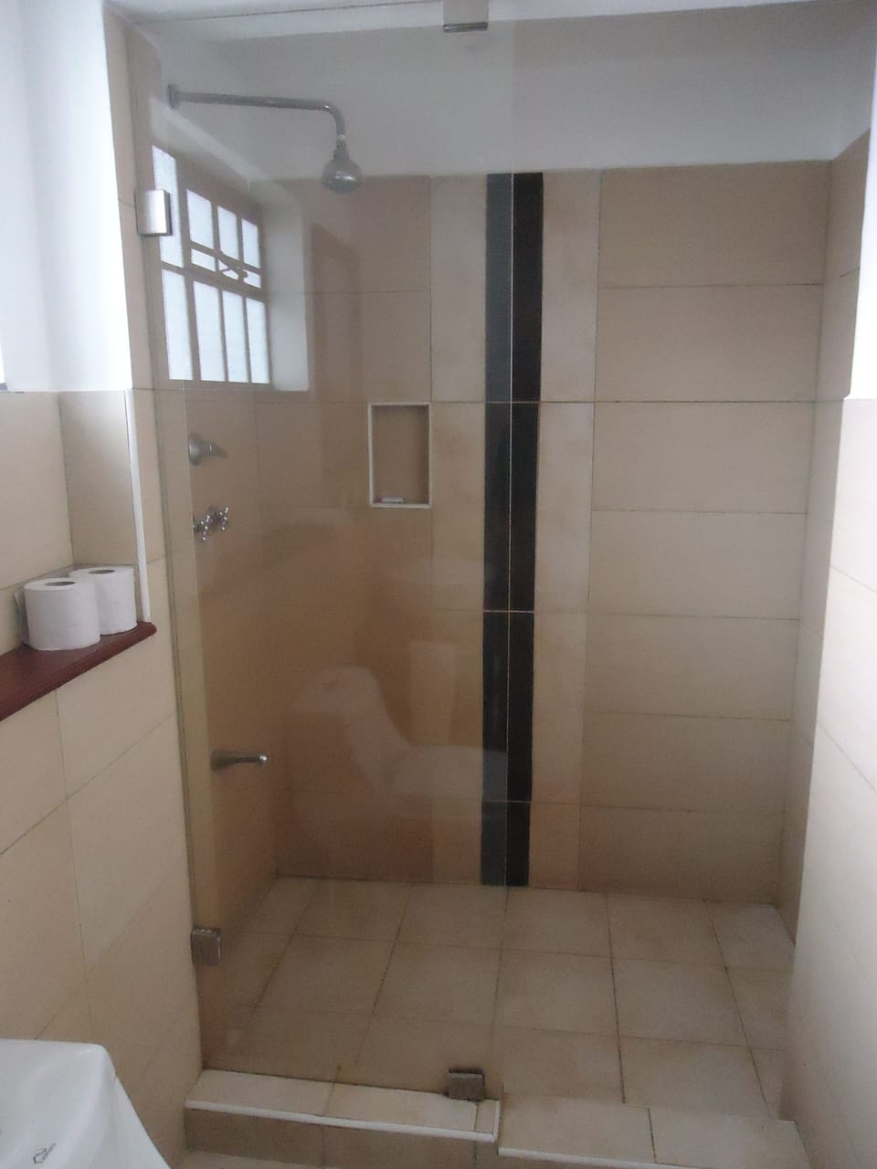 Shower, free toiletries, towels