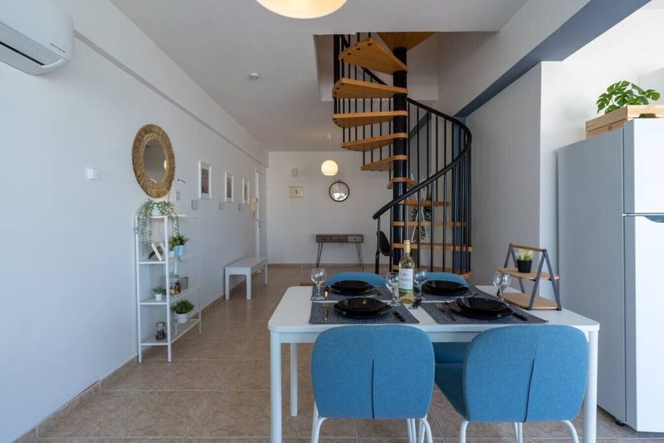 Apartment, 3 Bedrooms, Balcony, City View | In-room dining