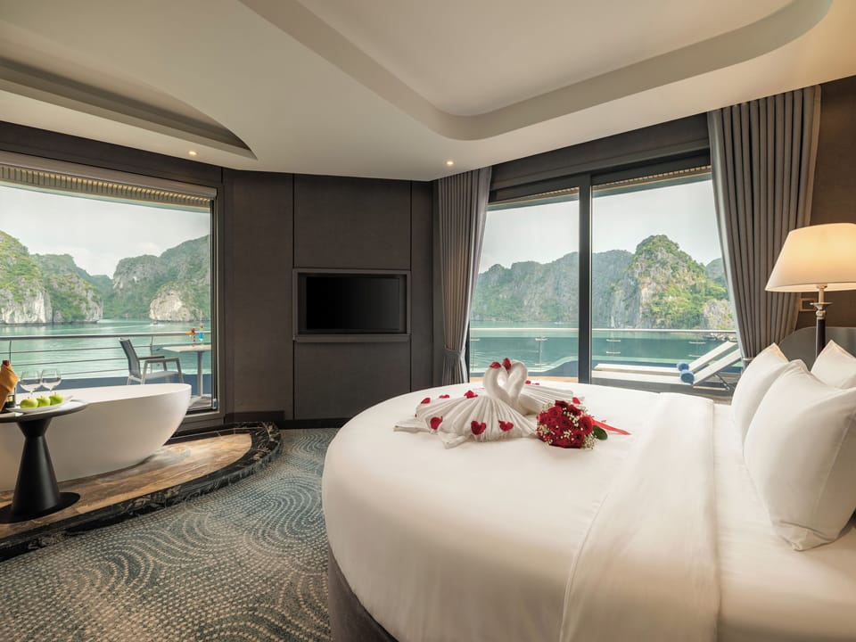 Minibar, desk, free WiFi, wheelchair access