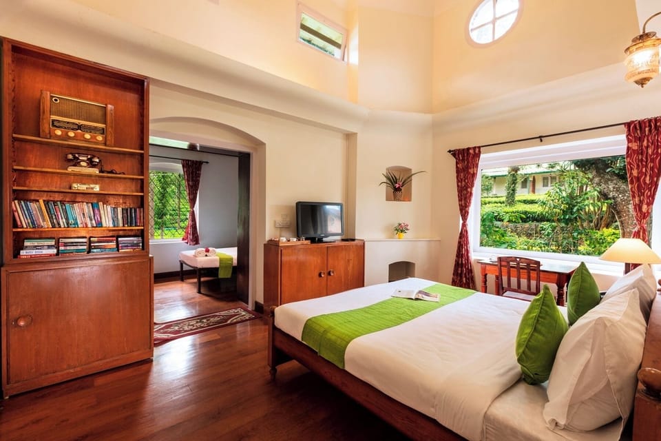 Deluxe Double Room, Garden View | Soundproofing, iron/ironing board