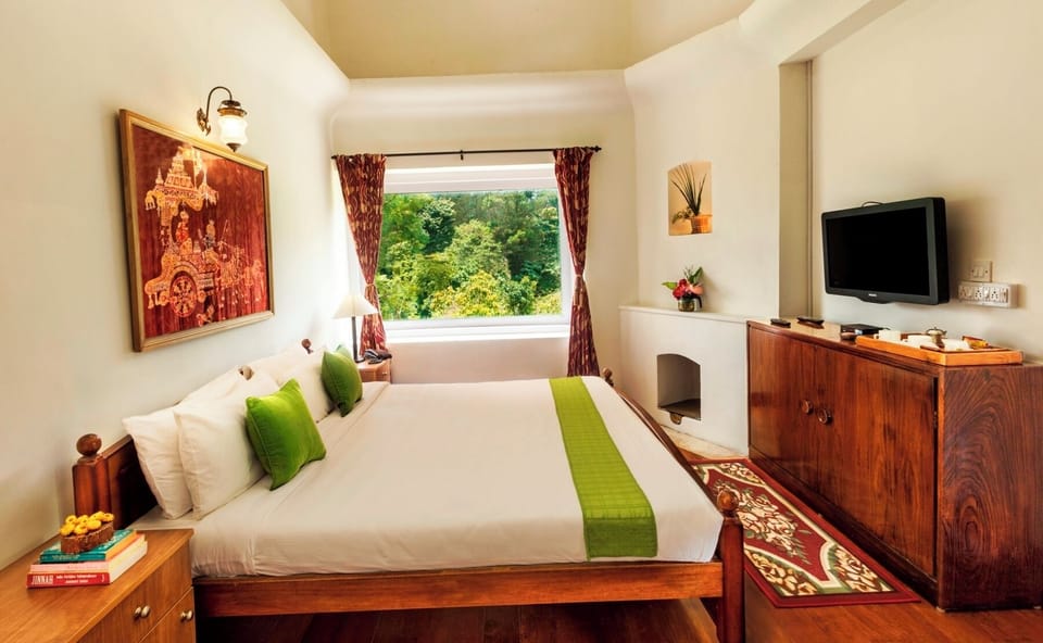 Superior Double Room, Garden View | Soundproofing, iron/ironing board