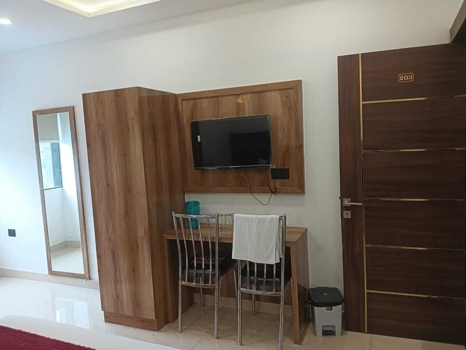 Deluxe Double Room, City View | Premium bedding, memory foam beds, minibar, desk