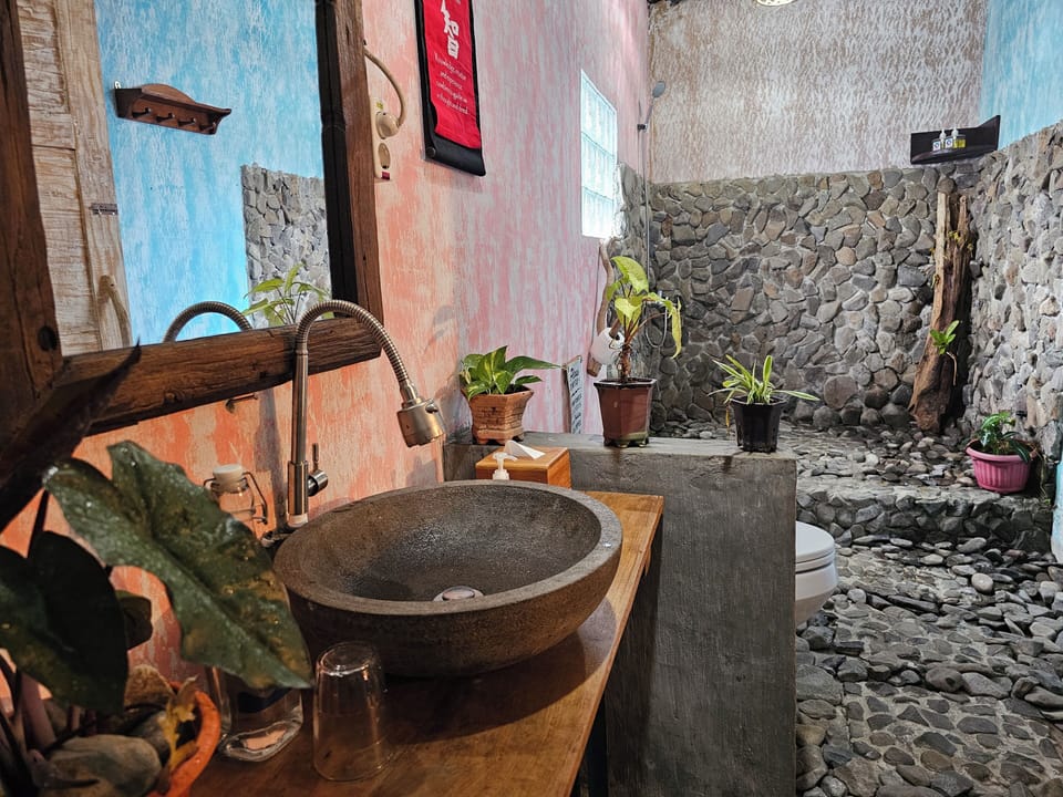 Standard Double Room, Balcony, Garden View | Bathroom | Shower, bidet, towels, soap