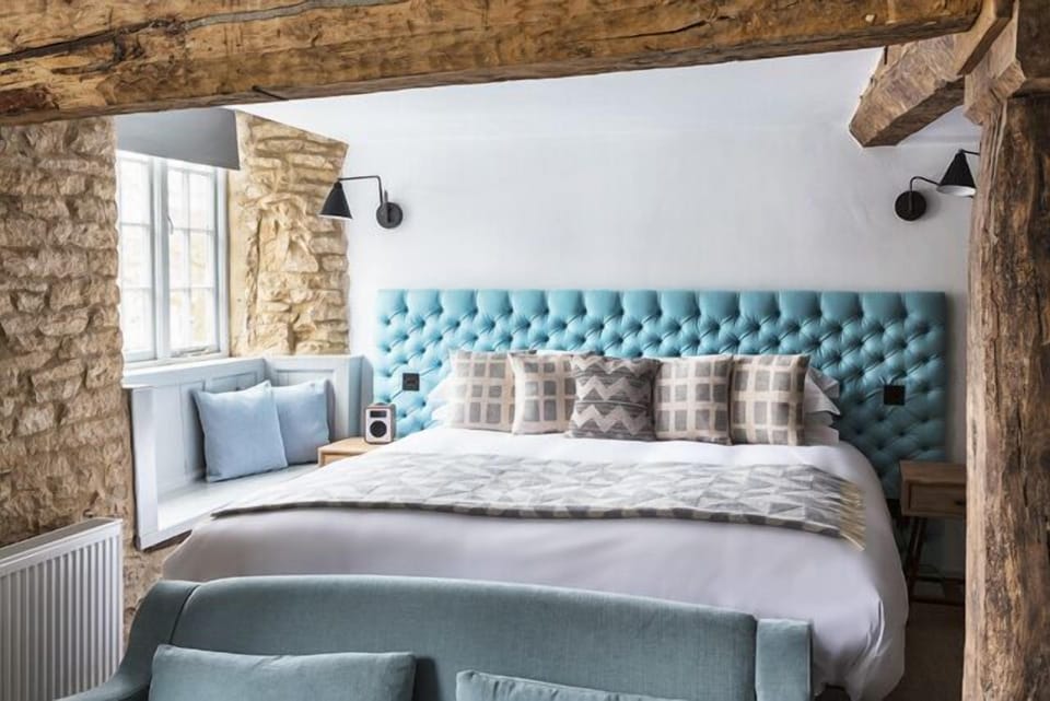 Premium bedding, minibar, desk, iron/ironing board