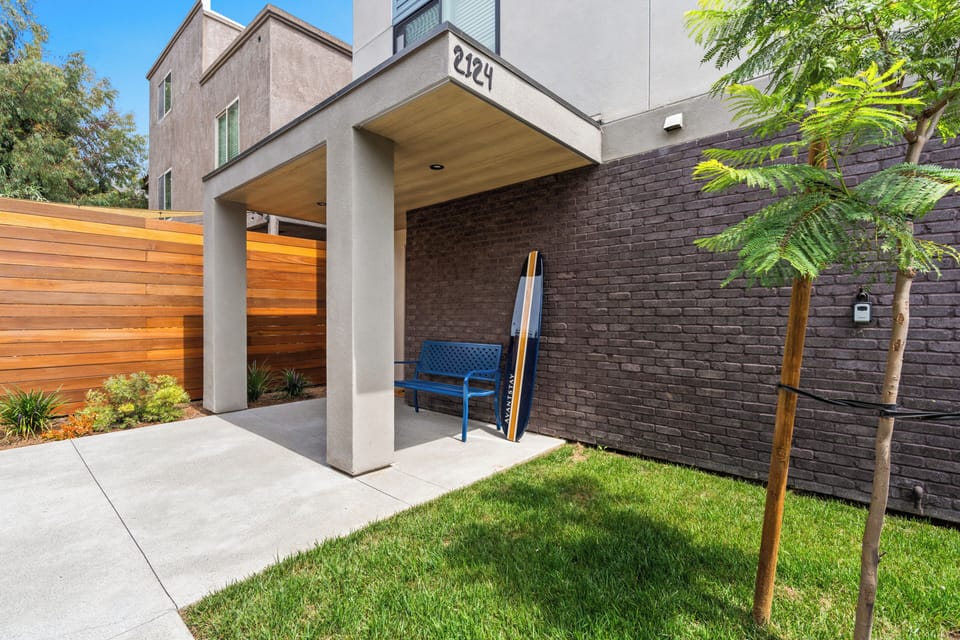 The perfect blend of contemporary design and inviting outdoor space. (Point View Luxe)