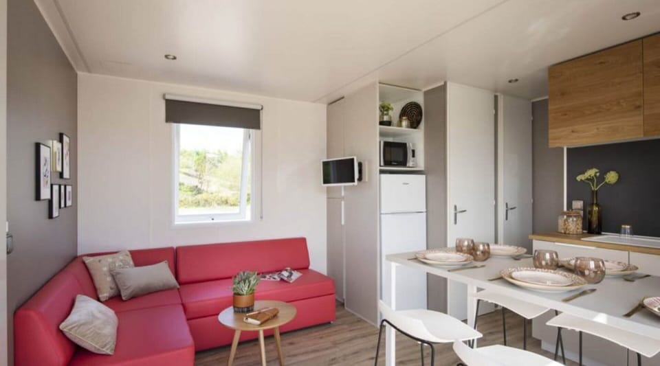Deluxe Mobile Home, 3 Bedrooms | Living room