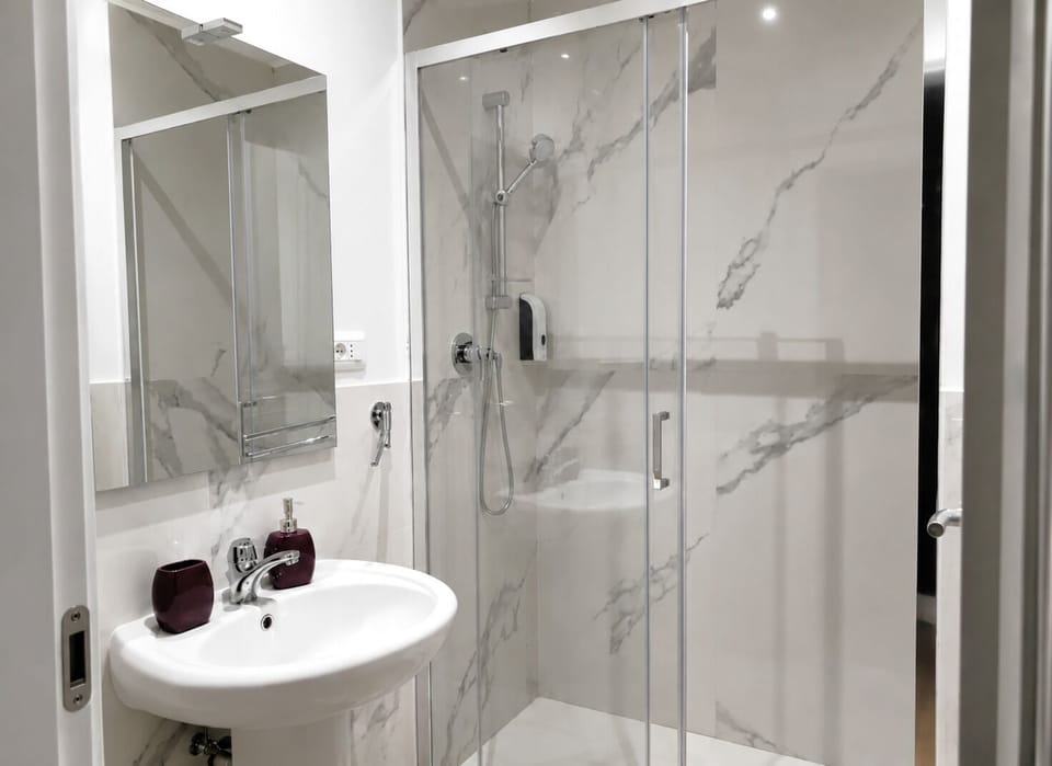 Double Room, 1 Double Bed, Private Bathroom | Bathroom | Shower, hair dryer, towels, soap