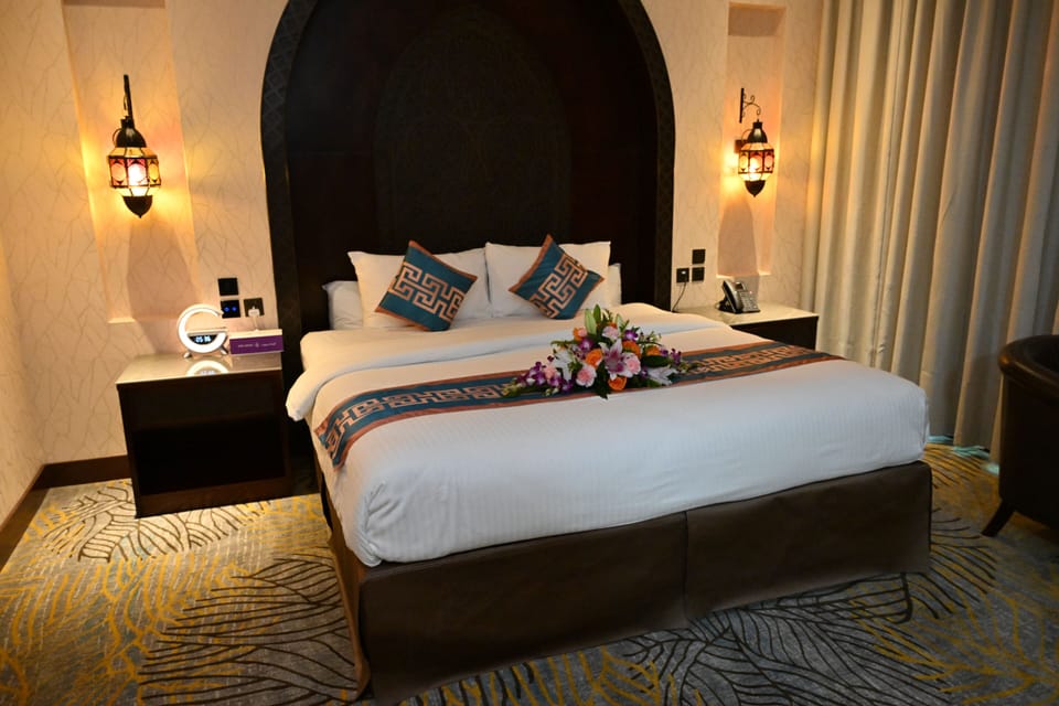 Royal Suite | In-room safe, soundproofing, iron/ironing board, WiFi (free)