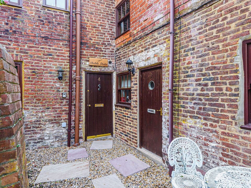 Wall, Brick, Brickwork, Wood, Door, Brown, Composite Material, Iron, Metal