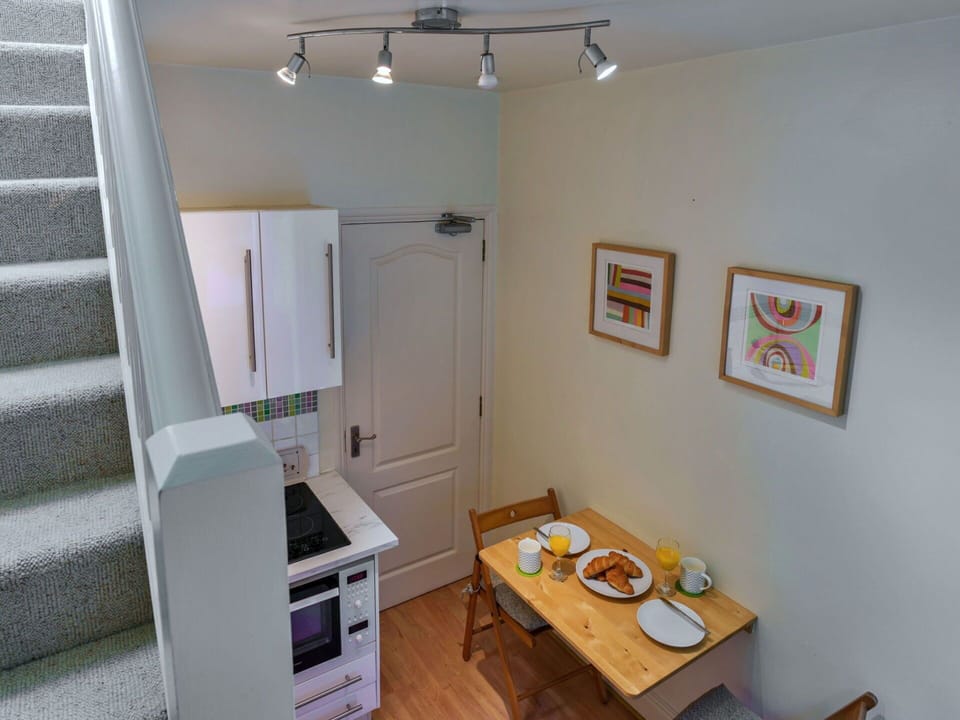 Flooring, Wood, Interior Design, Floor, Ceiling, Lighting, Furniture, Room, Kitchen, Light Fixture