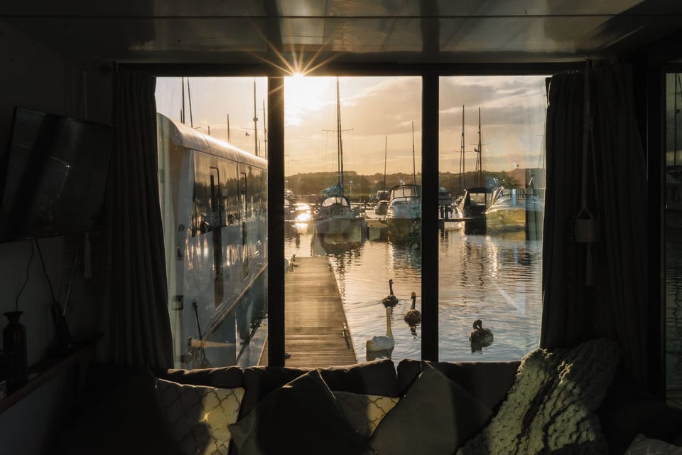 Wake up to swans and marina views – unique Isle of Wight holiday home