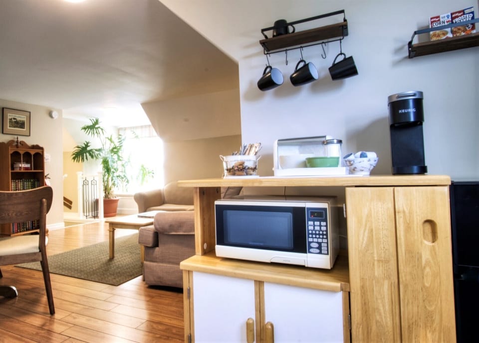 Fridge, microwave