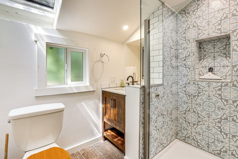 3 Mi to Lake Arrowhead Village: Dog-friendly Cabin Cottage in Lake Arrowhead