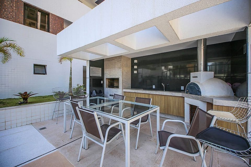Basic Apartment | Outdoor dining