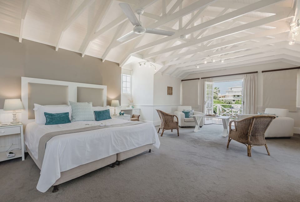 Luxury Suite, Balcony, Garden View | In-room safe, iron/ironing board, free WiFi