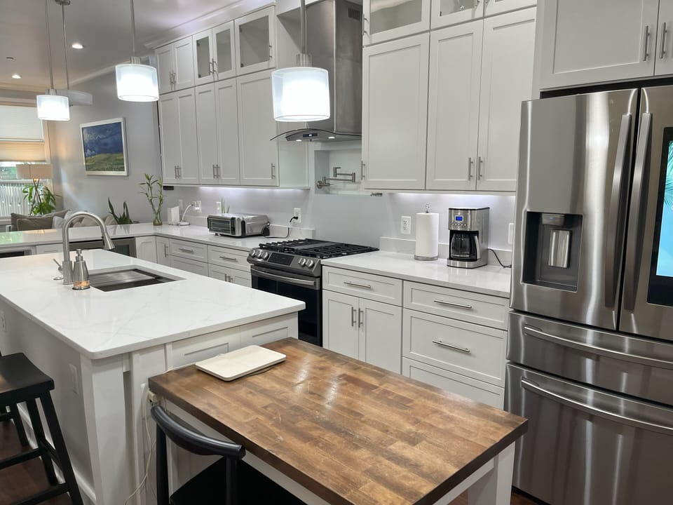 Quartz counters, island seating