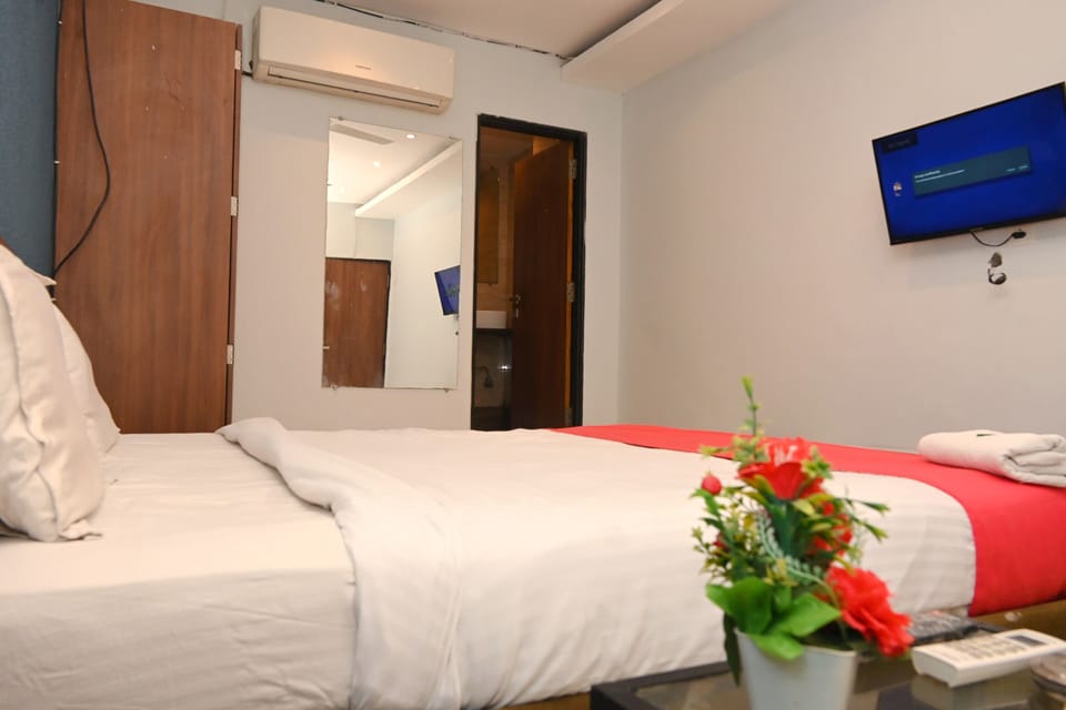 Deluxe Double Room, Smoking | Desk, WiFi (free)