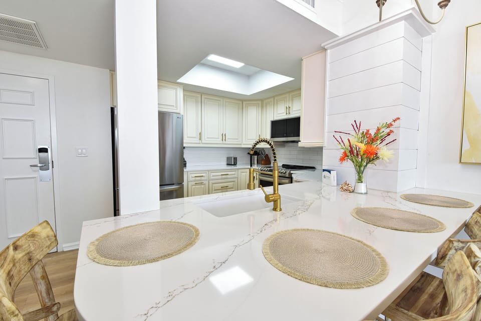 Silver Shells St. Croix 302 - Breakfast Bar into Kitchen