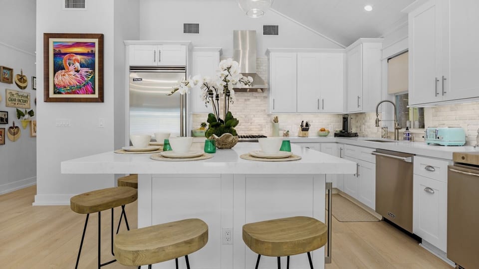 9-712 ASHE ST kitchen - 1