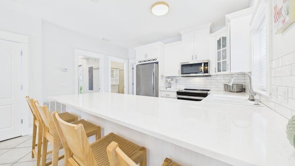 Kitchen breakfast bar