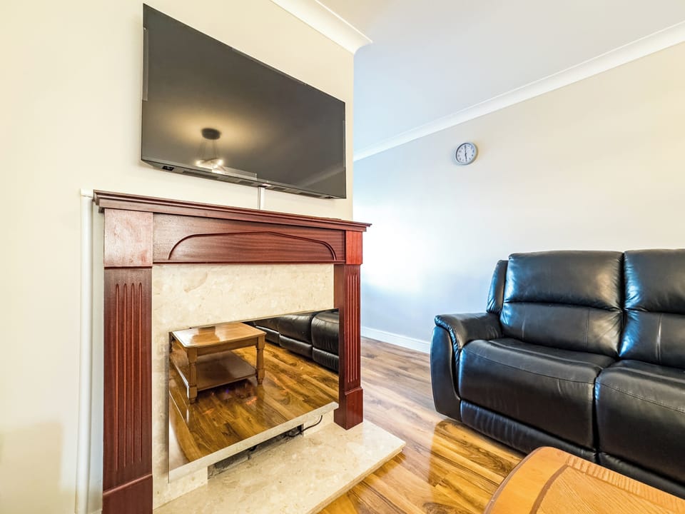 TV, fireplace