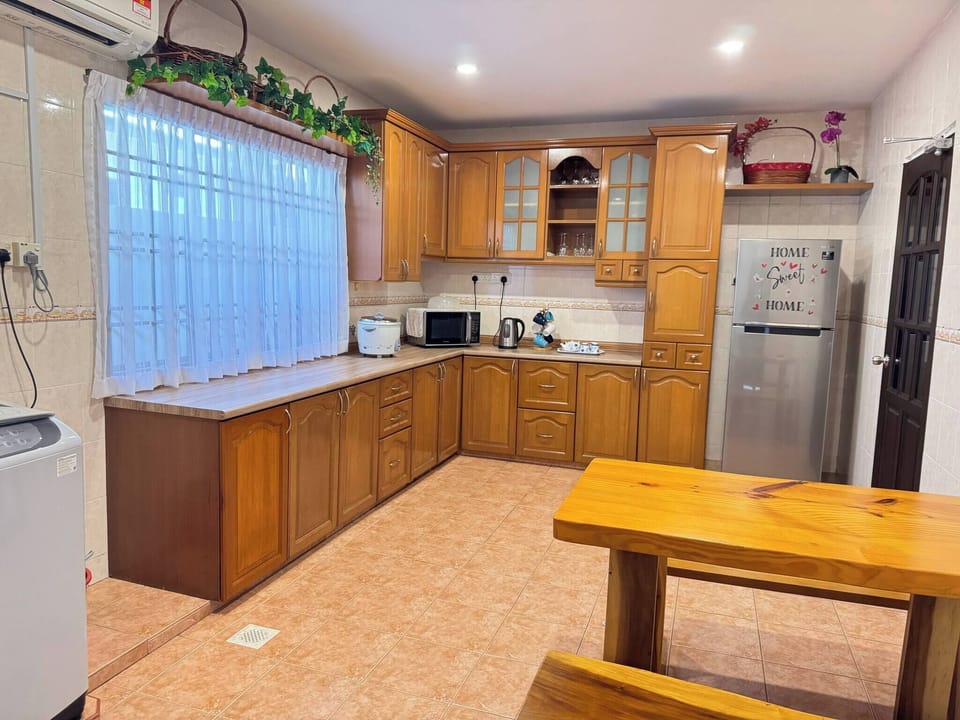 House, 4 Bedrooms, Smoking | Interior