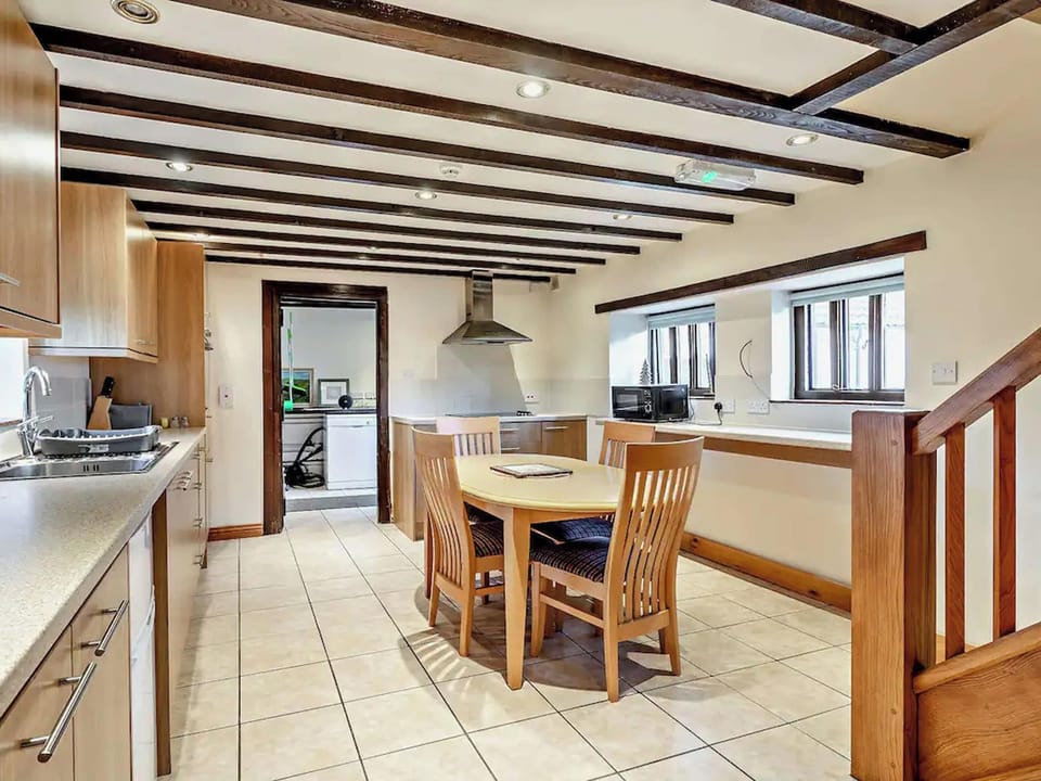 Kitchen/diner | Pond View Cottage - Waterloo Place, Tibenham