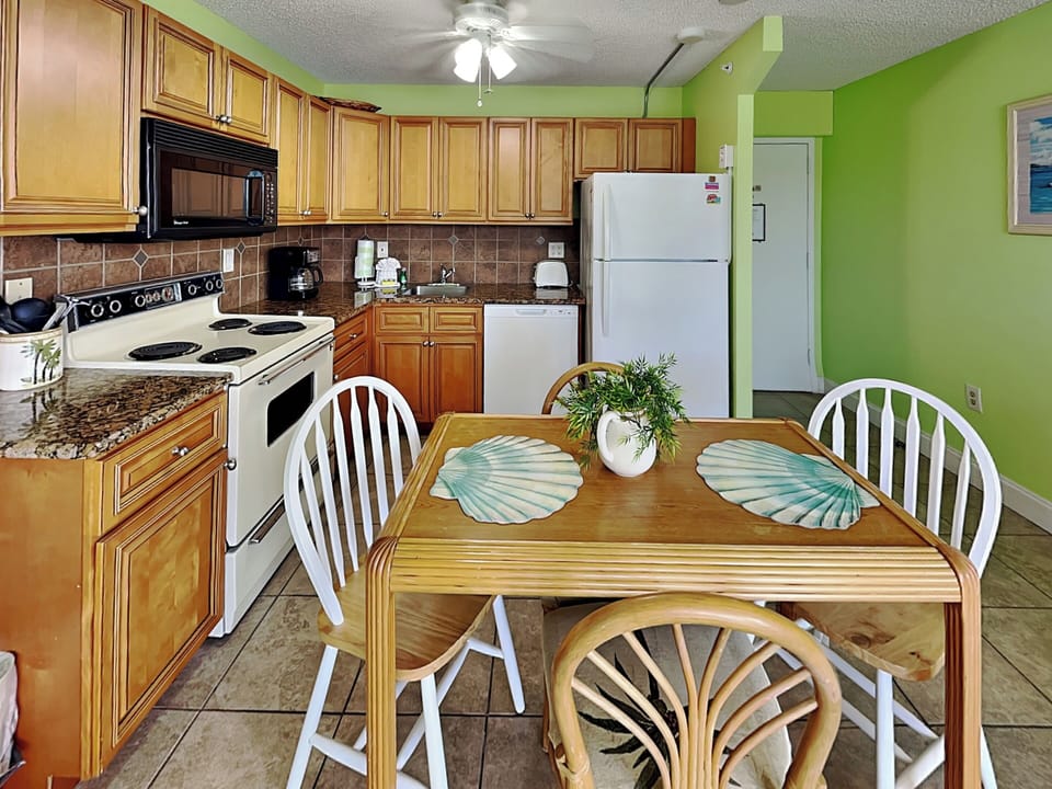 Dining Area - Seating for Four