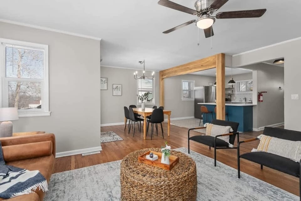 Welcome to your home away from home! This bright and airy open-concept living space is perfect for relaxing and entertaining. 