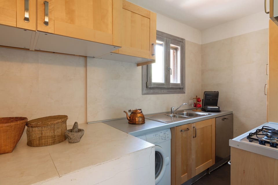 House, 3 Bedrooms, Sea View | Private kitchen | Fridge, oven, stovetop, espresso maker