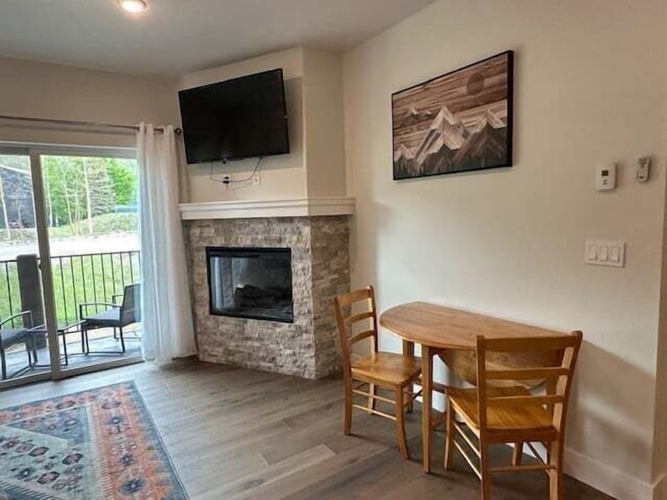 Indoors, Chair, Furniture, Screen, Table