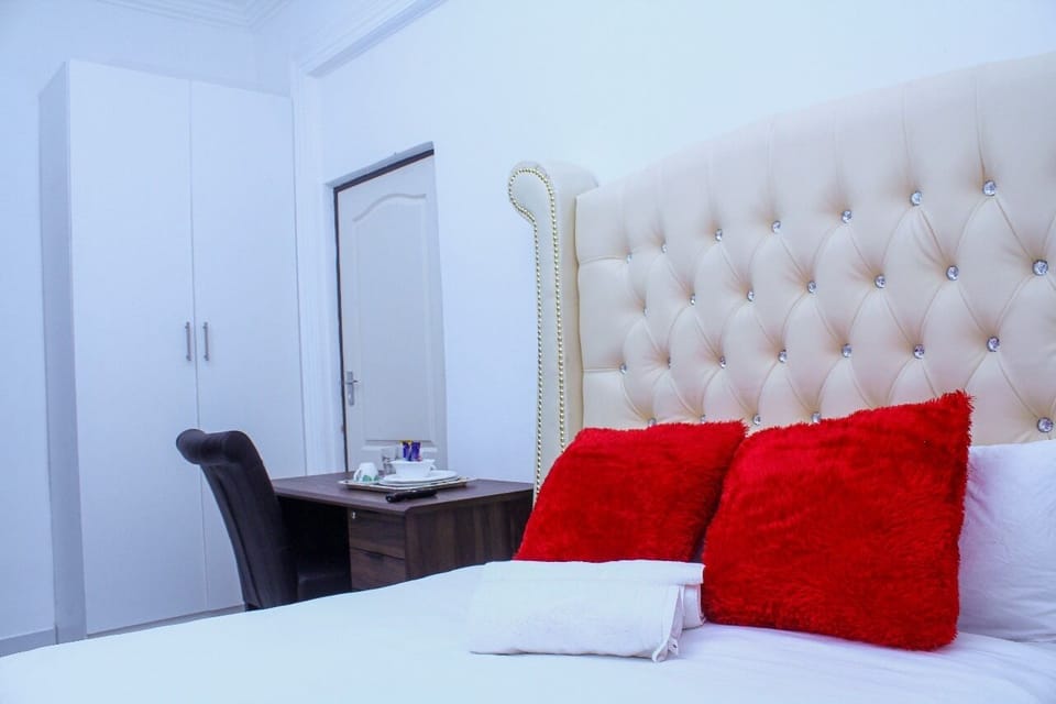 Basic Double Room | Desk, laptop workspace, soundproofing, iron/ironing board